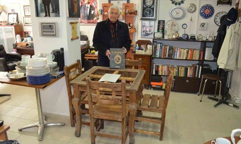 Bolu'da emekli öğretmenin koleksiyonunda II. Mahmut’un masası ve Çanakkale kılıçları