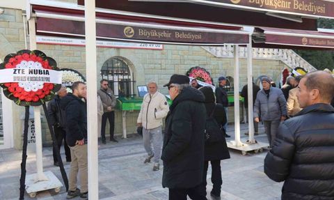 Burcu Özberk'in dedesi Cumhuriyet Yıldızlar Eskişehir'de son yolculuğuna uğurlandı