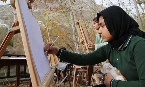 Çermik’te öğrenciler tarihi ve doğayı tuvale taşıyor: 'Sanatı Sınıftan Çıkarıyoruz' projesi