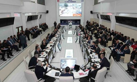 CHP'li Serkan Topal, Hatay'daki yeniden inşa çalışmalarını ve Murat Kurum'u takdir etti