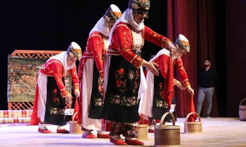 Denizli’de Urfa Sıra Gecesi: Şanlıurfa Kültürü Nihat Zeybekci Kongre Merkezi’nde Sahnelendi