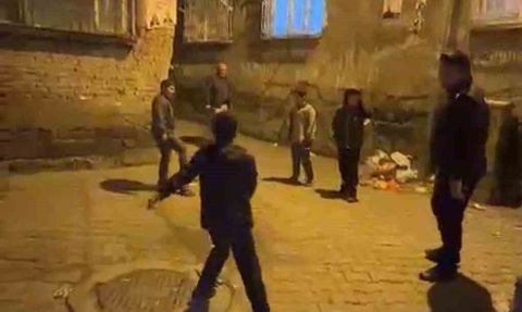 Diyarbakır Sur'da Gece Devriyesi: Polisler İle Çocuklar Sokak Maçında Buluştu