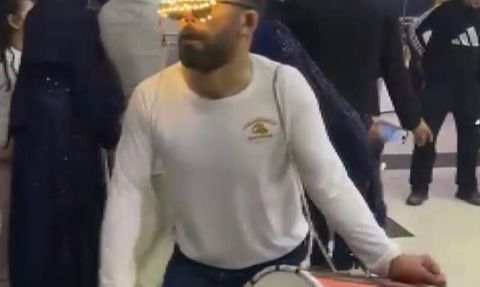 Elazığ’da düğünde davulcunun LED gözlüklü performansı ilgi çekti