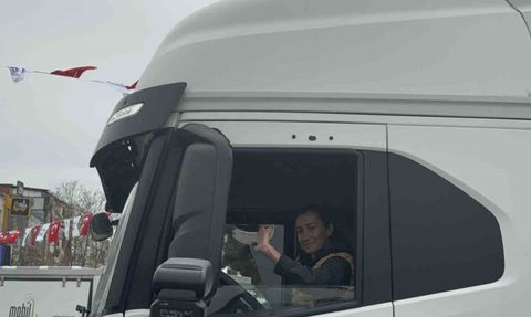 Gebze'den Sudan'a 10 Tır İnsani Yardım: 'Kardeş Eli' Konvoyuna Kadın Şoför Önderlik Etti