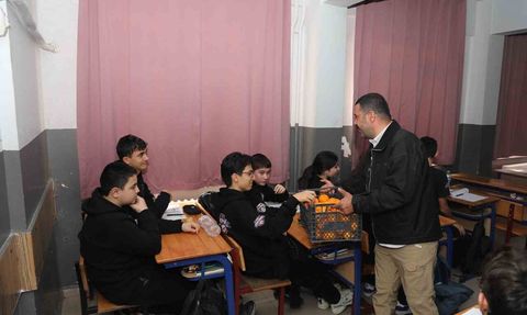 Hatay Büyükşehir Belediyesi 320 ton mandalinayı satın alıp ücretsiz dağıttı