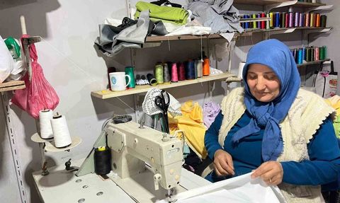Karslı terzi Sunay Kazaklı: 30 yıllık ustalık ve kadın emeğini üretime dönüştürme hikayesi