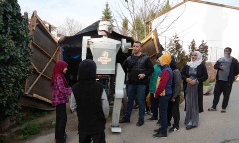 Kastamonulu işçi hurda malzemelerle insan taşıyabilen 'Ataman 666' robotunu üretti