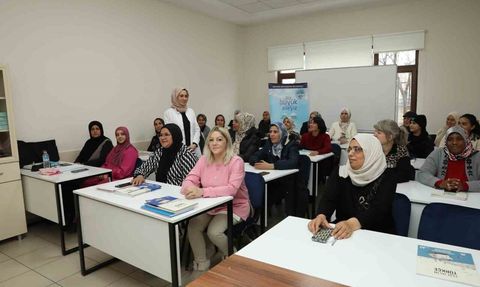 Kayseri Büyükşehir’in KAYMEK’i yabancılara ücretsiz Türkçe eğitimi ve kültürel tanıtım sağlıyor