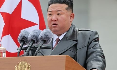 Kim Jong-un, Kursk'tan Dönen 528. İstihkam Alayı'nı Nişanlarla Onurlandırdı