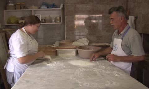 Koçarlı'da 45 Yıllık Pide Ustası Hamit Tosun: İşletmesini 'Pideci Okulu'na Dönüştürdü