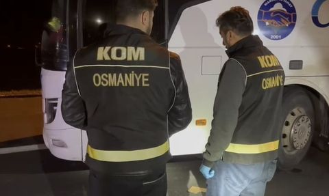 Osmaniye'de yolcu otobüsünde 277 gümrük kaçağı cep telefonu ele geçirildi