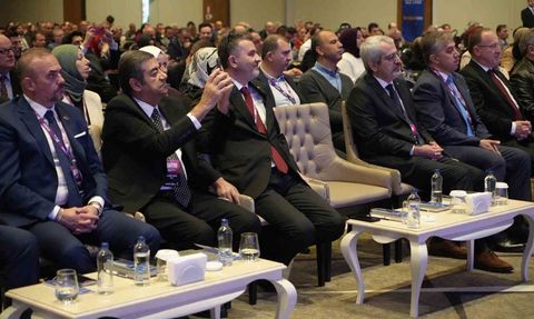 ÖZKURBİR 4. Eğitim Sempozyumu Antalya'da: 'Kurumlarımızın Bugünü ve Geleceği' tartışıldı