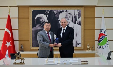 SGK'dan Kepez Belediyesi'ne teşekkür plaketi: Düzenli prim ödemelerine vurgu