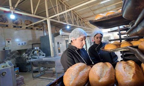 Siirt Abdülhamid Han Turizm Meslek Lisesi'nde endüstriyel ekmek üretimi yıllık yaklaşık 2 milyon lira ciro sağlıyor