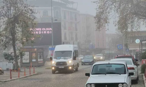 Sındırgı'da Yoğun Sis Ulaşımı Zora Soktu