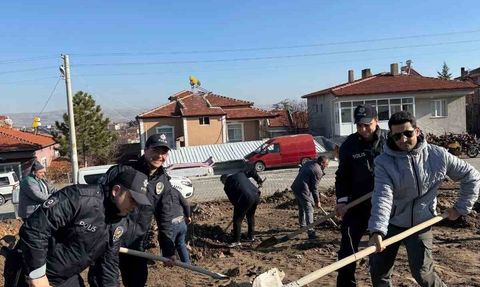 Şuhut İlçe Emniyet Müdürlüğü adına Taşlıca Mahallesi'nde Hatıra Ormanı oluşturuldu