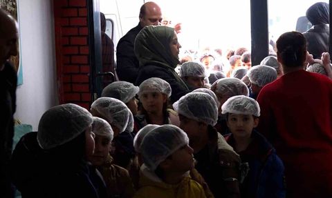 Tatvan'da İlkokul Öğrencileri Tutum, Yatırım ve Türk Malları Haftası Kapsamında Yoğurt Fabrikasını Ziyaret Etti