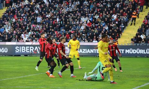 Trendyol Süper Lig: Gaziantep FK 0 - Göztepe 0 (İlk yarı)