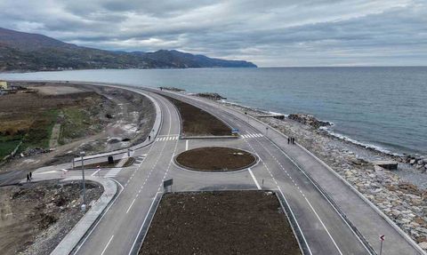 Türkeli'de 2,1 km'lik sahil yolu ulaşıma açıldı, 80 dönümlük dolgu alanı oluşturuldu