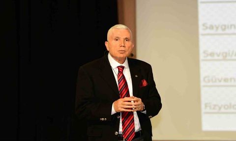 Van YYÜ'de Menderes Koyuncu, 'Fanatizmin, Kitle Hareketlerine ve Toplumsal Değişime Etkisi'ni anlattı