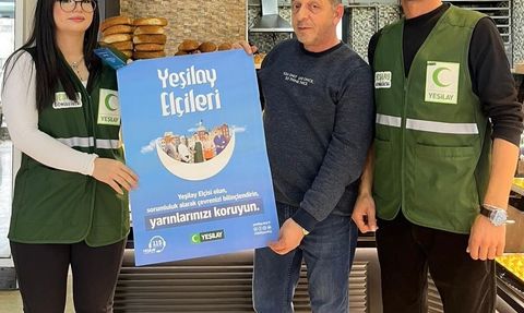 Yeşilay Elçileri Bayburt'ta Esnafa Bağımlılıkla Mücadele Bilgilendirmesi Yaptı