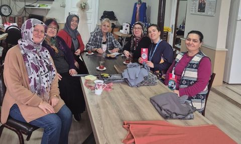 Akçakoca İlçe Sağlık Müdürlüğü Göktepe Köyü Dikiş Kursu’nda Tüberküloz ve Kanser Taramaları Eğitimi