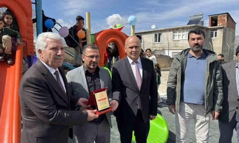 Almanya’da iş kuran Çermikli iş insanı köy okuluna oyun parkı ve kırtasiye desteği sağladı