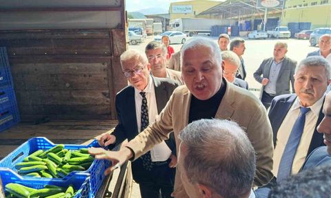 Batı Antalya’da tarımsal üretim ve toptancı hallerindeki ticaret sorunları Kumluca’da ele alındı