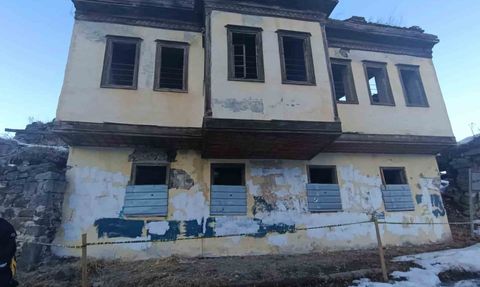 Kars'ta Ahmet Tevfik Paşa Konağı yıkılma tehlikesiyle karşı karşıya