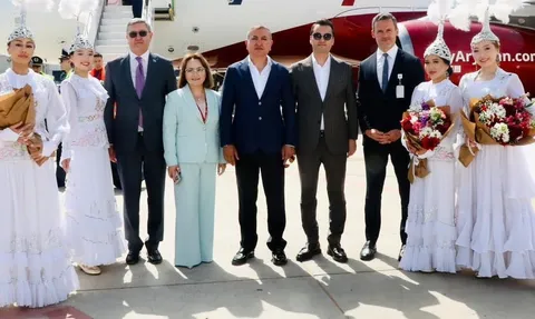 Almatı’dan Gazipaşa-Alanya’ya ilk direkt sefer 'su takı' töreniyle karşılandı