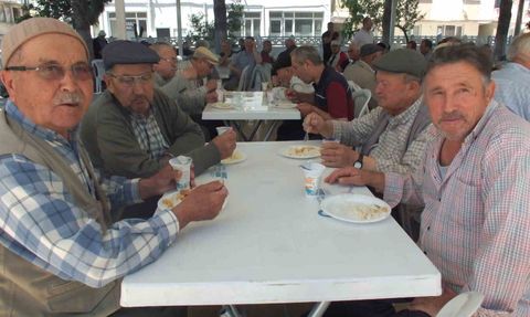 Burhaniye'de Cumhuriyet Mahallesi'nin 30 yıllık mahalle hayrı gerçekleştirildi