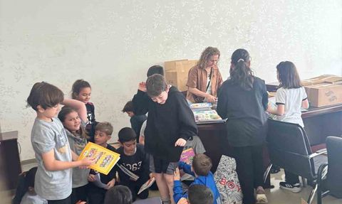GKV Özel İlkokulu 3. Sınıf Öğrencilerinden Kitap Toplama Kampanyasıyla Dayanışma Örneği