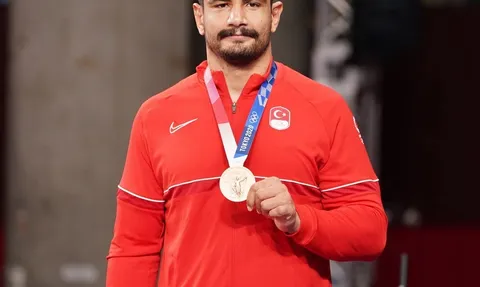 Güreşin efsaneleri Menemen’e geliyor: Taha Akgül ve Rıza Kayaalp 16. Emiralem Çilek Festivali'nde
