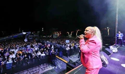 Kibariye, Manisa Gençlik Festivali'nde sahne aldı