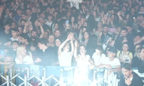 Kibariye, Manisa Gençlik Festivali'nin dördüncü gününde Cumhuriyet Meydanı'nda sahne aldı