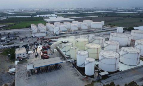 Mersin'de Aves Enerji Dolum Tesisinde Patlama ve Köpüklü Müdahale: 1 İşçi Yaşamını Yitirdi
