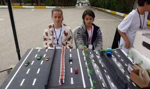 Samsun'da Ortaokul Öğrencilerinden Yapay Zekâ Destekli Geri Dönüşüm ve Hareketli Bariyer Projeleri