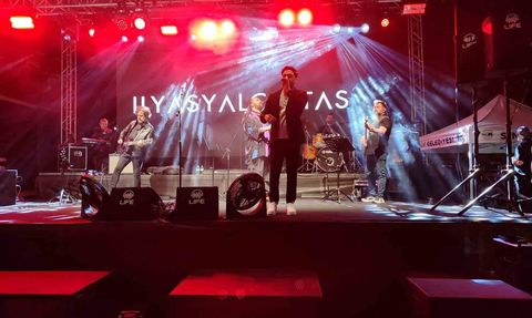Sinop'ta 19 Mayıs Coşkusu: İlyas Yalçıntaş Uğur Mumcu Meydanı'nda Konser Verdi