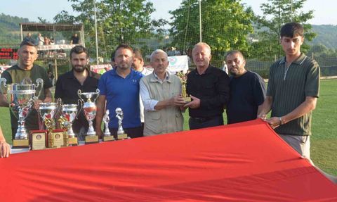 Alaplı Çatak'ta Şehitler Anısına Düzenlenen Kurban Bayramı Futbol Turnuvası'nda Sarıkadı Şampiyon