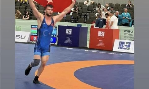 Alaplı'lı Alperen Atar 86 kg'de dünya şampiyonu