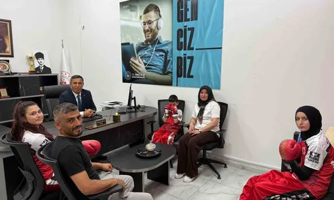 Başarılı sporculardan Beylikova gençlik ve spor ilçe müdürü Mehmet Gülmez’e ziyaret