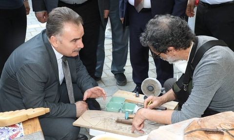 Edremit'te Hayat Boyu Öğrenme Haftası: Yıl Sonu Sergisi Faruk Serpil Parkı'nda açıldı