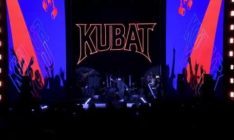 Kubat, Manisa Kültür Yolu Festivali'nde türkü dolu bir gece yaşattı