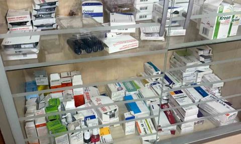 Mersin Erdemli'de sahte doktor operasyonu: Evde ultrason cihazı ve 20 koli ilaç ele geçirildi