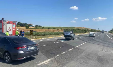 Muratlı'da kavşakta iki otomobil çarpıştı: 3 yaralı