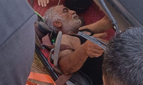 Bismil'de devrilen çekicinin sürücüsü yaralandı