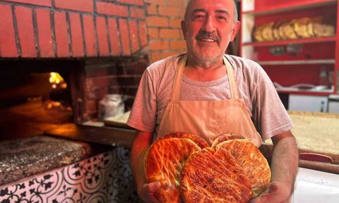 Van’da fırıncılar 300 derece sıcaklıkla mücadele ediyor