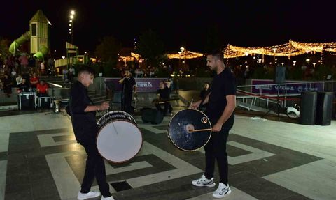 Altıeylül amfi tiyatrosunda müzikle dolu yaz gecesi