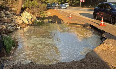 Bodrum'da ana isale hattı patladı: taşlar lüks aracın camını kırdı