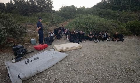 Çeşme kıyılarında ortak müdahale: 16 düzensiz göçmen karada tespit edildi